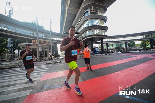 Race photo from Nu Skin Run 10K