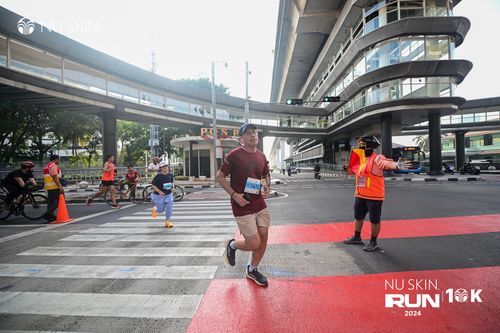Race photo from Nu Skin Run 10K