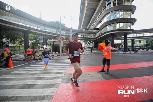 Race photo from Nu Skin Run 10K
