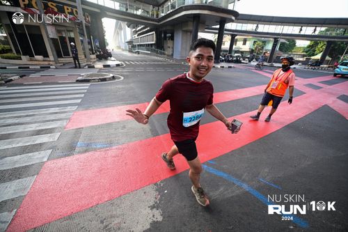 Race photo from Nu Skin Run 10K