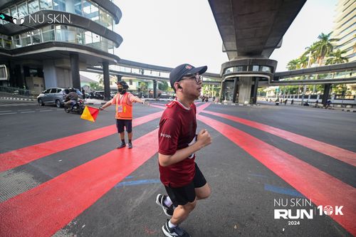 Race photo from Nu Skin Run 10K