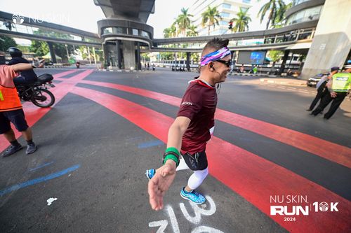 Race photo from Nu Skin Run 10K