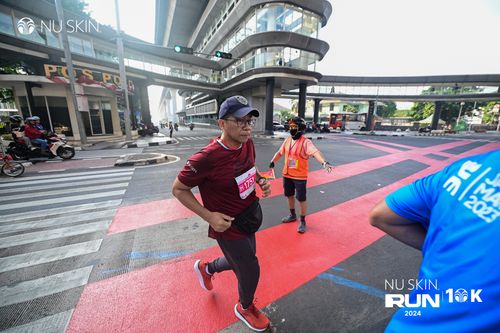 Race photo from Nu Skin Run 10K