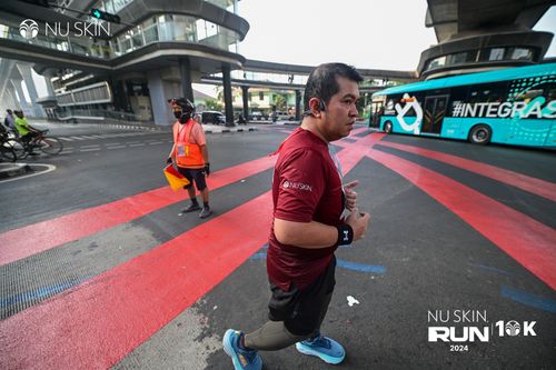 Race photo from Nu Skin Run 10K