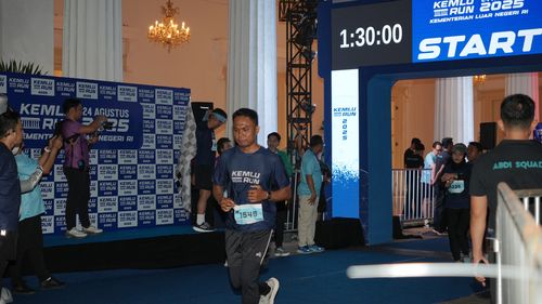 Race photo from KEMLU RUN 2025