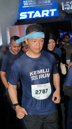 Race photo from KEMLU RUN 2025