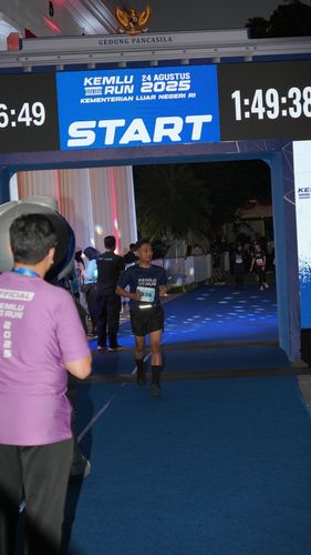 Race photo from KEMLU RUN 2025