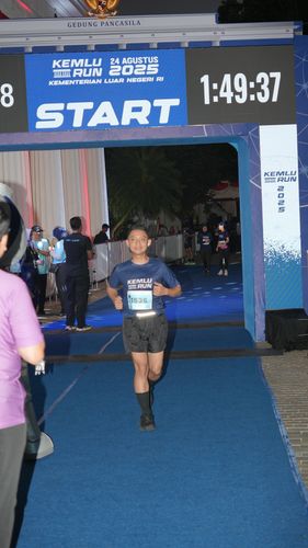 Race photo from KEMLU RUN 2025