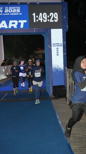 Race photo from KEMLU RUN 2025