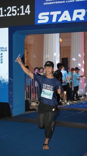 Race photo from KEMLU RUN 2025