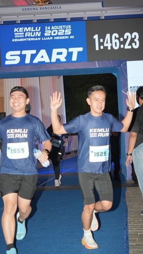 Race photo from KEMLU RUN 2025