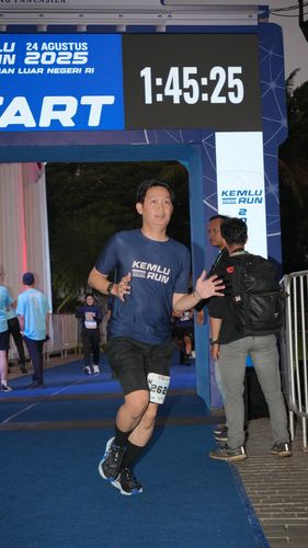 Race photo from KEMLU RUN 2025