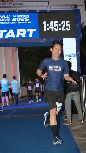 Race photo from KEMLU RUN 2025