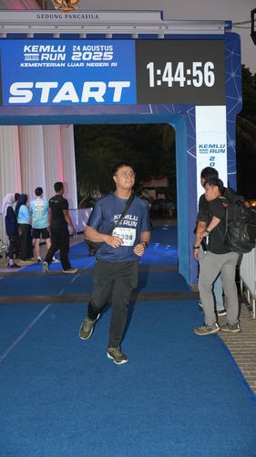 Race photo from KEMLU RUN 2025
