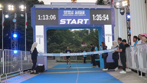 Race photo from KEMLU RUN 2025
