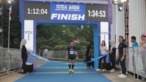 Race photo from KEMLU RUN 2025