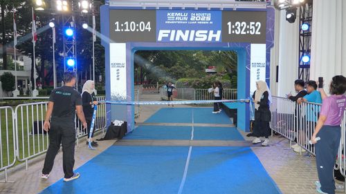 Race photo from KEMLU RUN 2025