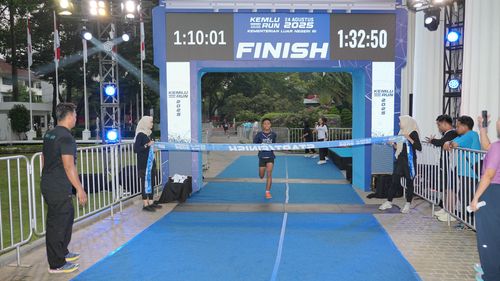 Race photo from KEMLU RUN 2025