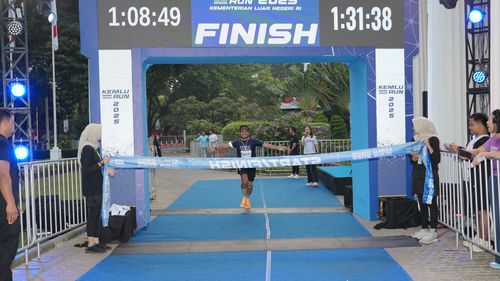 Race photo from KEMLU RUN 2025