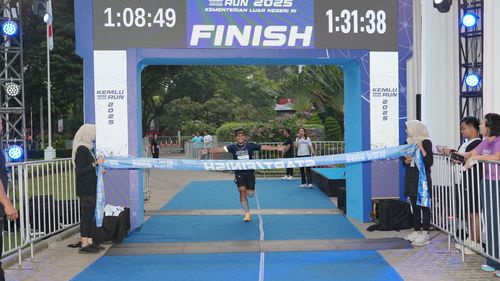 Race photo from KEMLU RUN 2025