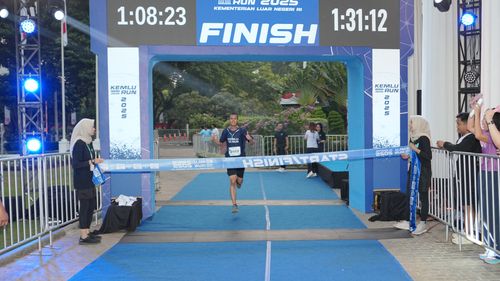 Race photo from KEMLU RUN 2025