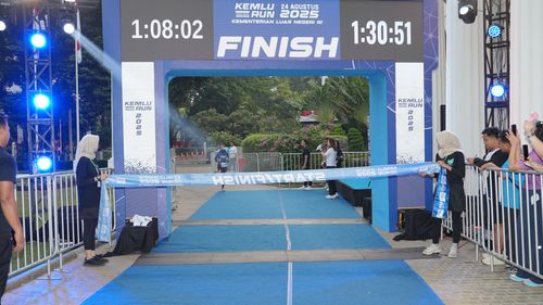 Race photo from KEMLU RUN 2025