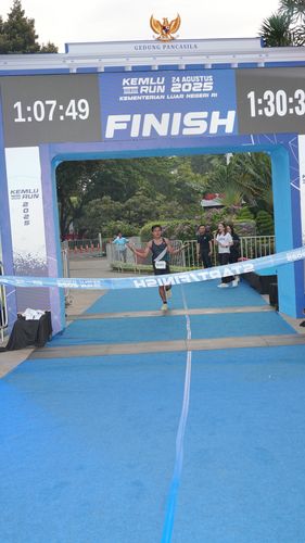 Race photo from KEMLU RUN 2025