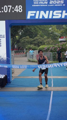 Race photo from KEMLU RUN 2025
