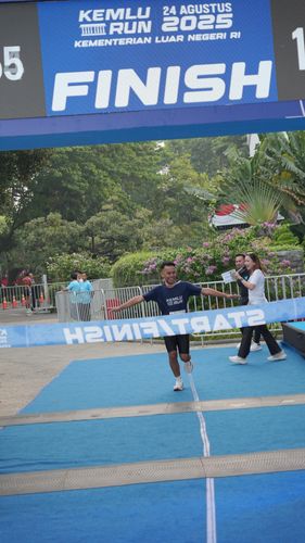 Race photo from KEMLU RUN 2025