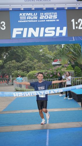 Race photo from KEMLU RUN 2025