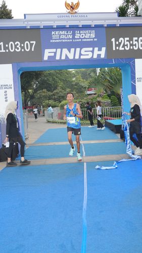 Race photo from KEMLU RUN 2025