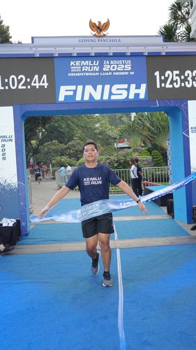 Race photo from KEMLU RUN 2025