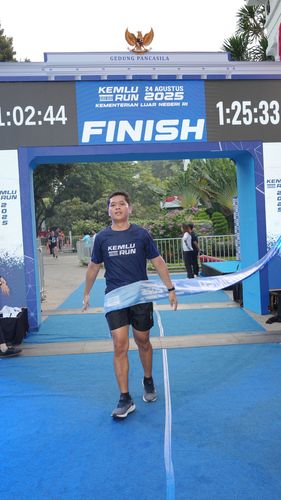 Race photo from KEMLU RUN 2025