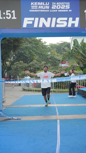 Race photo from KEMLU RUN 2025