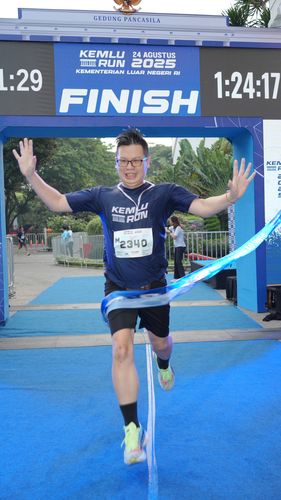 Race photo from KEMLU RUN 2025