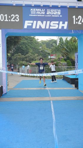 Race photo from KEMLU RUN 2025