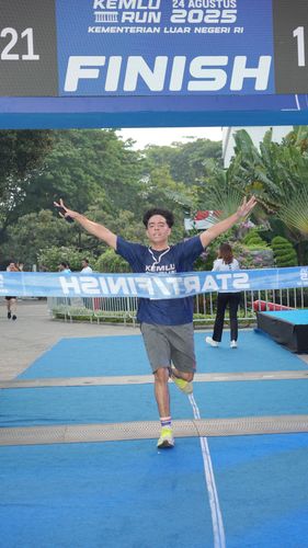 Race photo from KEMLU RUN 2025