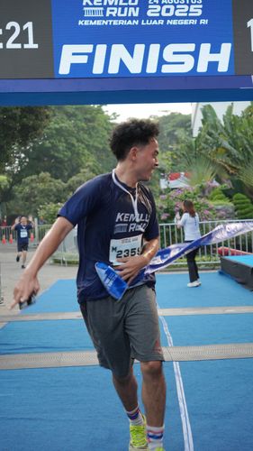 Race photo from KEMLU RUN 2025
