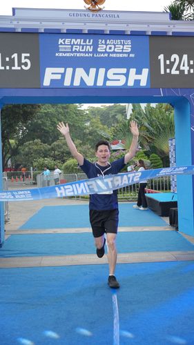 Race photo from KEMLU RUN 2025
