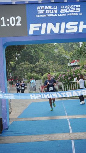Race photo from KEMLU RUN 2025