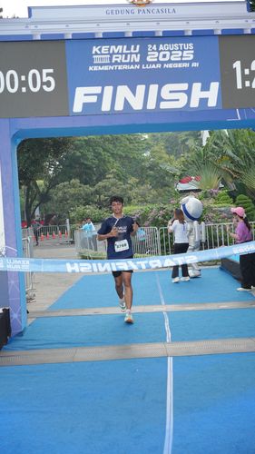 Race photo from KEMLU RUN 2025