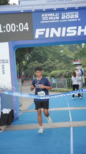 Race photo from KEMLU RUN 2025