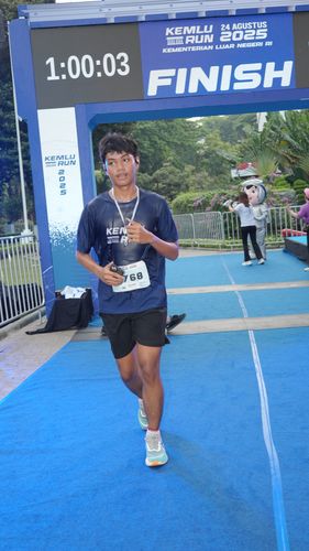 Race photo from KEMLU RUN 2025