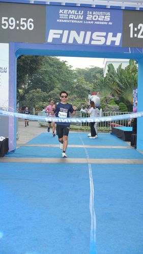 Race photo from KEMLU RUN 2025