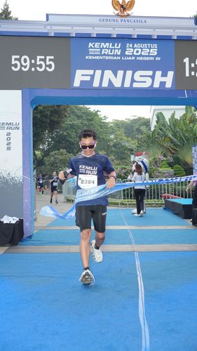 Race photo from KEMLU RUN 2025