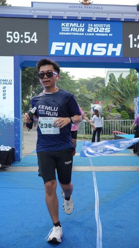Race photo from KEMLU RUN 2025