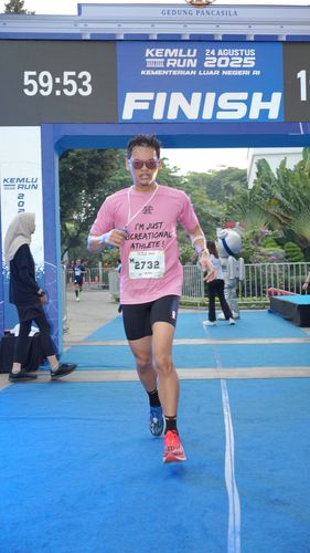 Race photo from KEMLU RUN 2025