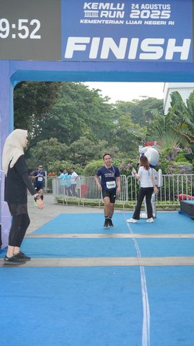 Race photo from KEMLU RUN 2025