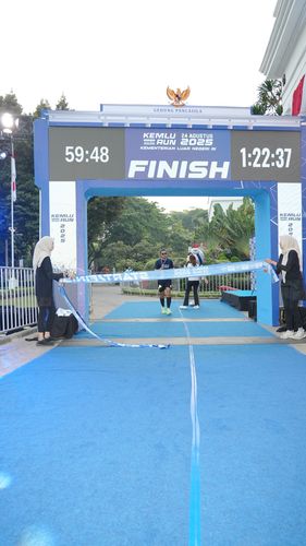 Race photo from KEMLU RUN 2025