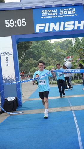 Race photo from KEMLU RUN 2025
